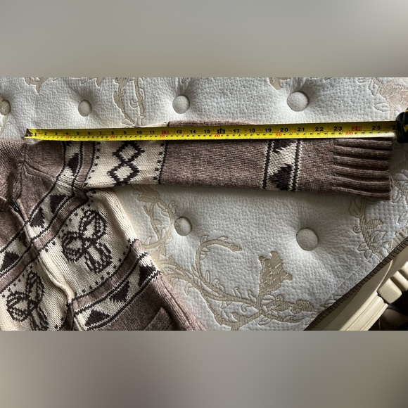 TNA 100% Lamb Wool Cowichan Sweater (Girl) - Picture 5 of 9